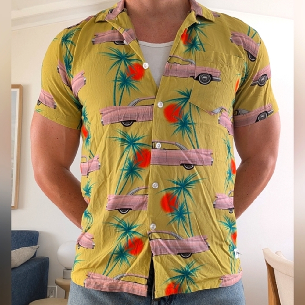 Duvin vintage inspired camp collar short sleeve button up in small.